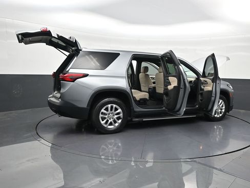 Used 2023 Chevrolet Traverse LS FWD image 36