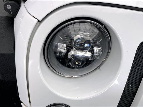 Used 2018 Jeep Wrangler Unlimited Sport S image 28