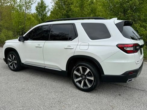 Used 2024 Honda Pilot Touring image 7