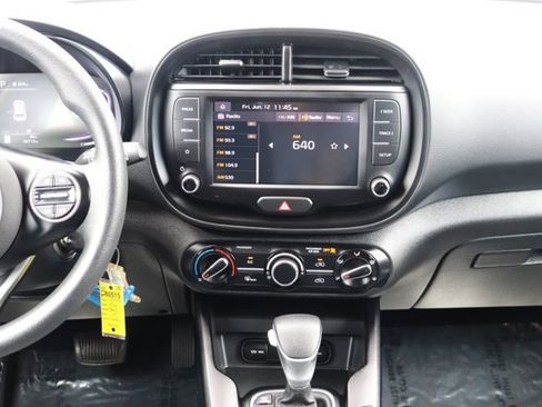 Used 2025 Kia Soul LX w/ LX Technology Package FWD image 15