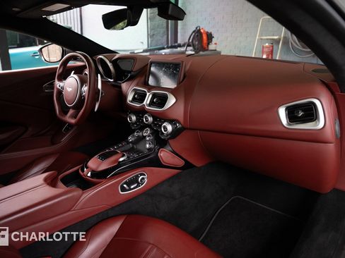 Used 2020 Aston Martin V8 Vantage Coupe image 31