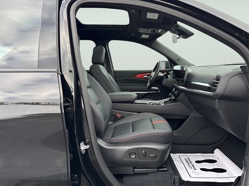 Used 2024 Chevrolet Traverse RS image 10