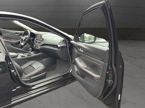 Used 2022 Nissan Altima 2.5 SR FWD image 11