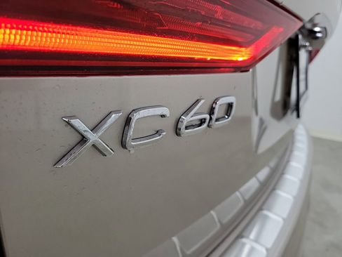 New 2026 Volvo XC60 B5 Ultra w/ Protection Package Premier AWD/4WD image 9