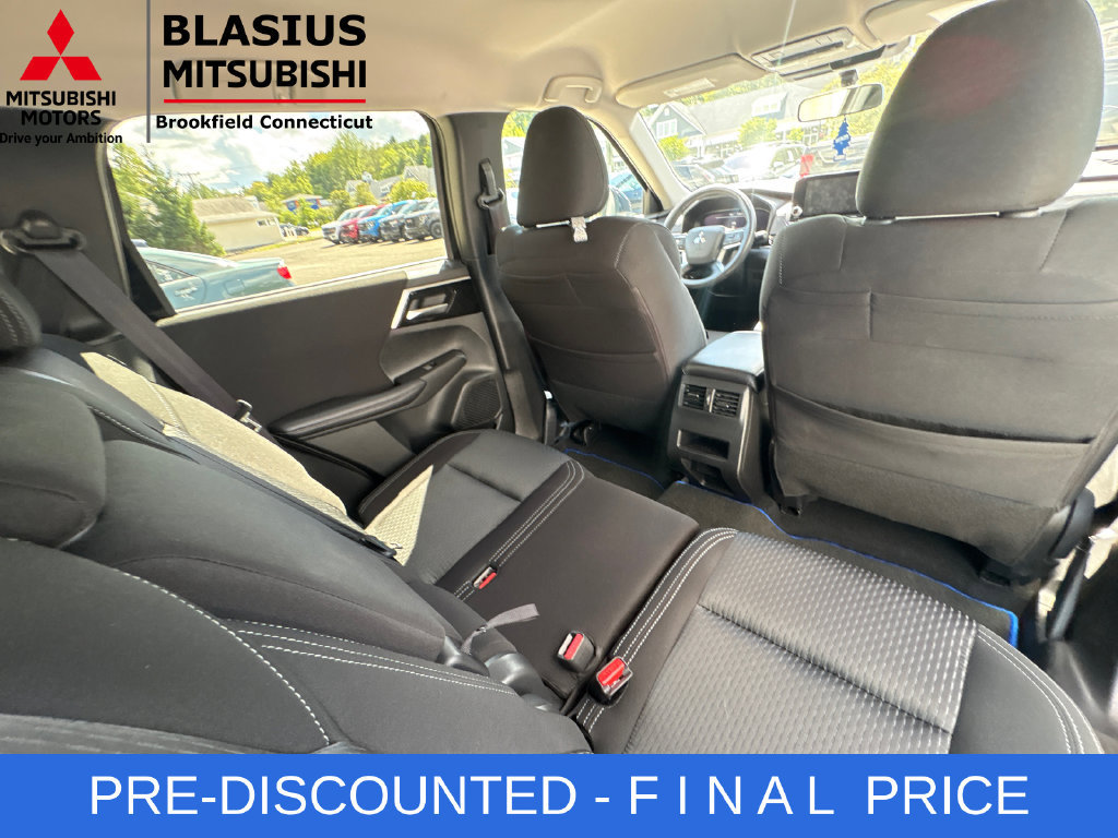 Used 2025 Mitsubishi Outlander ES AWD/4WD image 43