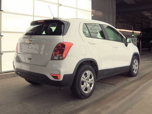 Used 2018 Chevrolet Trax LS image 2