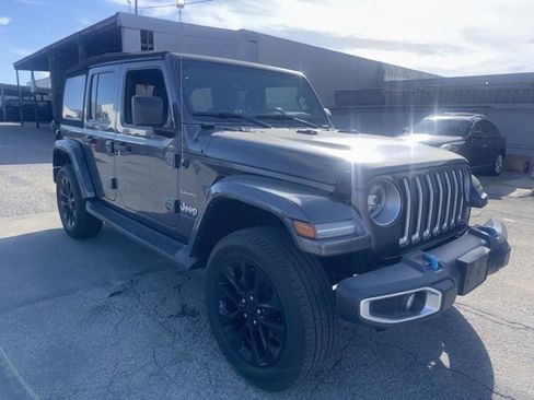 Used 2023 Jeep Wrangler Unlimited Sahara w/ Cold Weather Group AWD/4WD image 3