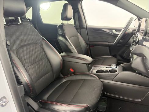 Certified 2025 Ford Escape ST-Line Select AWD/4WD image 31