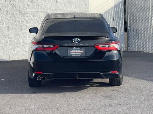 Used 2021 Toyota Camry SE image 6