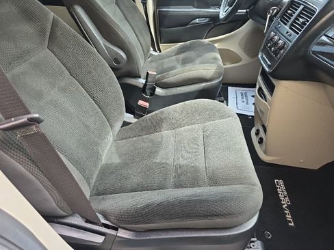 Used 2017 Dodge Grand Caravan SE w/ Power Window Group FWD image 23