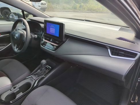 Used 2025 Toyota Corolla SE image 28