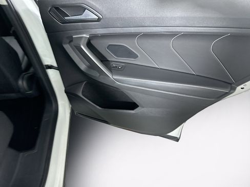 Used 2024 Volkswagen Tiguan SE image 27