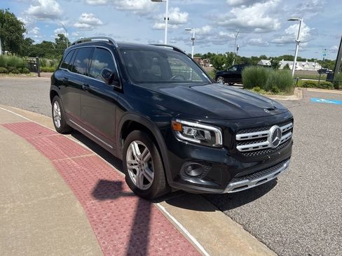 Used 2021 Mercedes-Benz GLB 250 4MATIC image 3