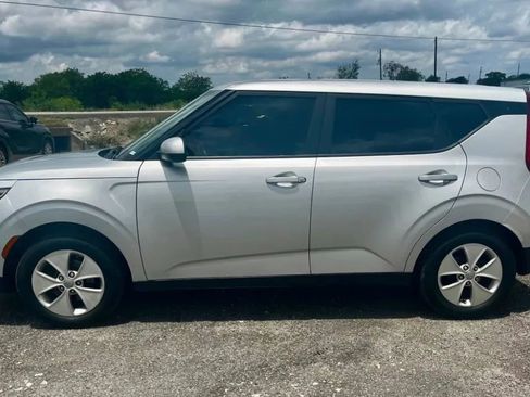 Used 2021 Kia Soul LX FWD image 8