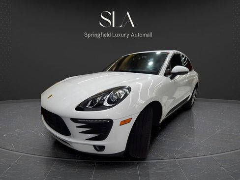 Used 2018 Porsche Macan AWD/4WD image 10