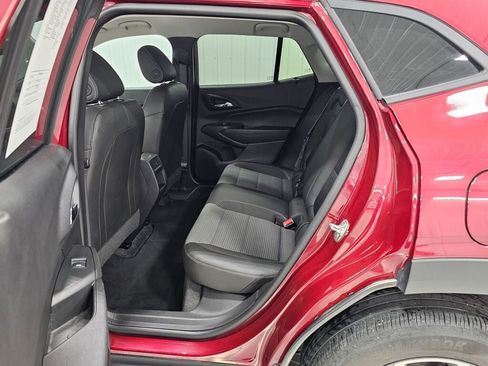 Used 2025 Chevrolet Trax LT FWD image 12