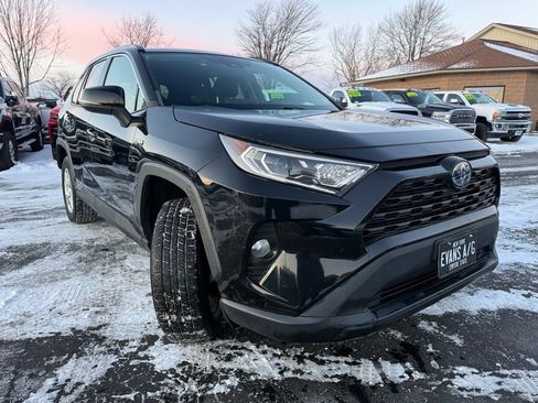 Used 2021 Toyota RAV4 XLE image 3