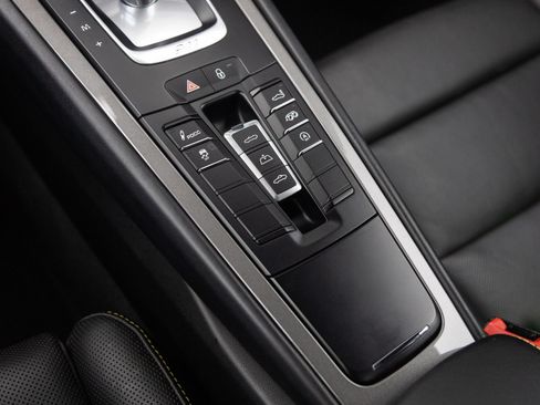 Certified 2018 Porsche 911 Carrera 4S AWD/4WD image 31