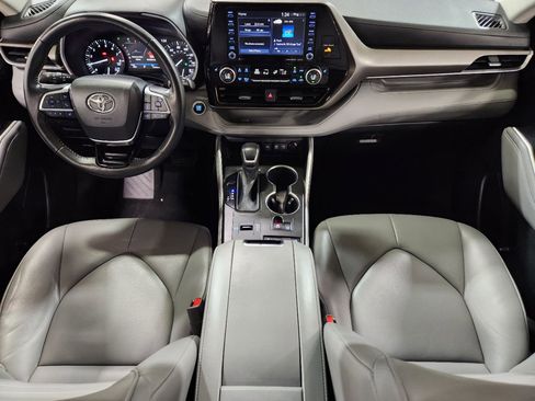 Used 2021 Toyota Highlander XLE FWD image 45