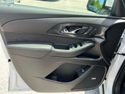 Used 2021 Chevrolet Traverse High Country AWD/4WD image 11