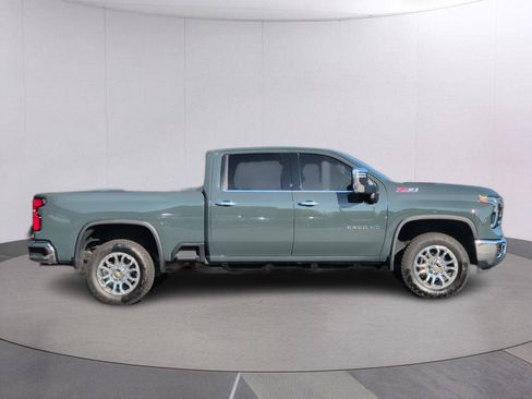 Used 2025 Chevrolet Silverado 2500 LTZ w/ LTZ Convenience Package AWD/4WD image 7