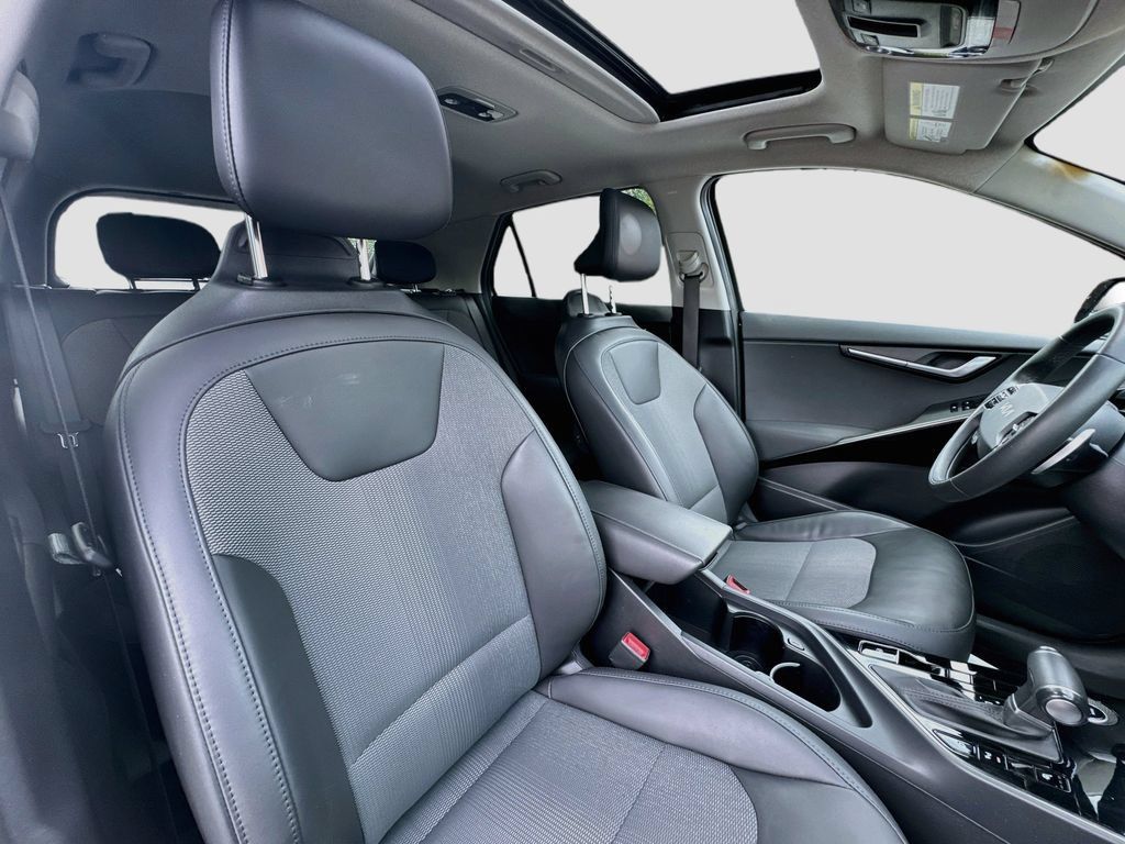 Certified 2023 Kia Niro EX Touring FWD image 32