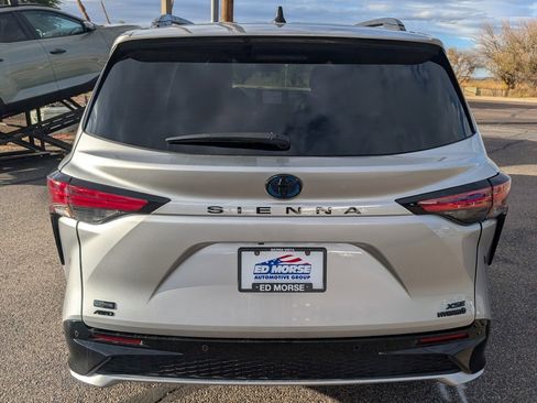 Used 2023 Toyota Sienna XSE image 4