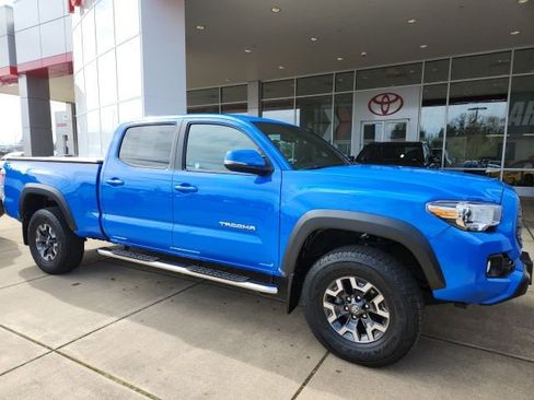 Certified 2021 Toyota Tacoma TRD Off-Road image 4