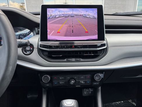 Used 2025 Jeep Compass Limited image 17