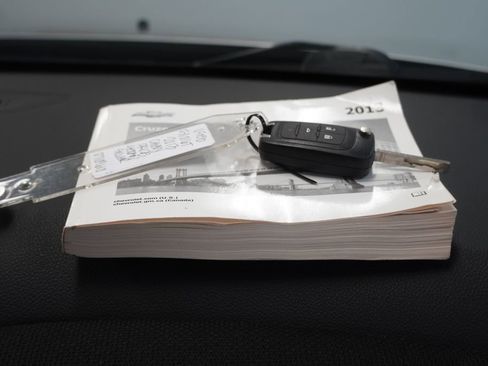 Used 2013 Chevrolet Cruze LT image 35