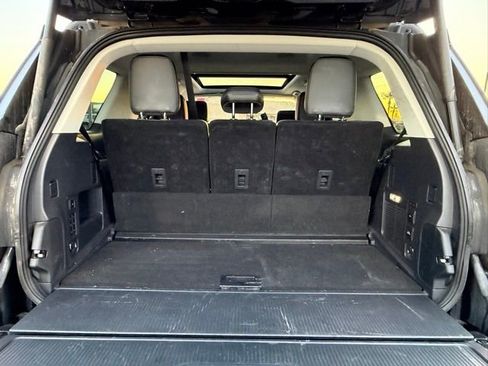 Used 2025 Ford Expedition Platinum image 9