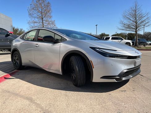 New 2026 Toyota Prius LE image 4