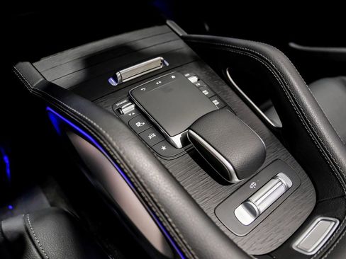 Used 2024 Mercedes-Benz GLS 450 4MATIC image 25