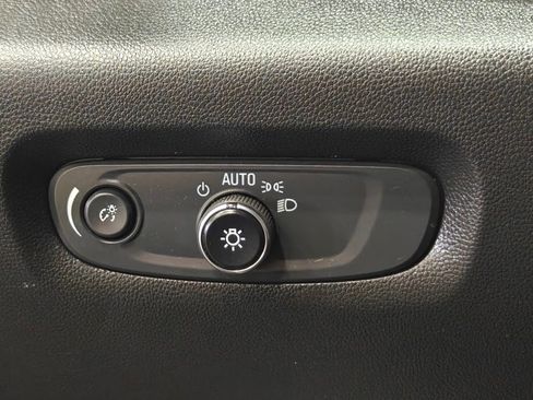 Used 2022 Chevrolet Traverse LT image 48