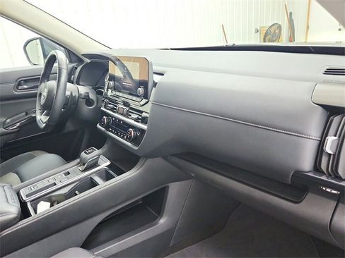 Used 2024 Nissan Pathfinder SV image 34