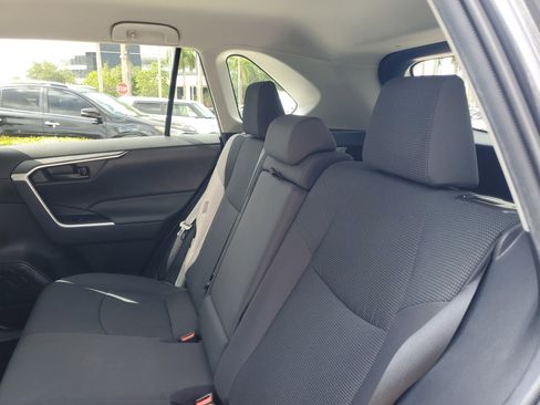 Used 2021 Toyota RAV4 LE FWD image 13