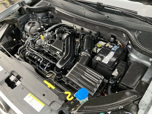 Used 2022 Volkswagen Taos SE w/ Panoramic Sunroof Package image 44