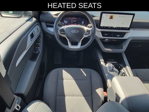 Used 2025 Ford Explorer Active AWD/4WD image 9