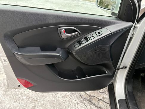 Used 2014 Hyundai Tucson SE image 12