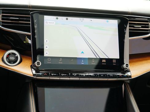 Used 2022 Jeep Grand Wagoneer Series III image 23