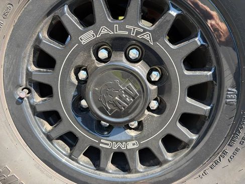Used 2025 GMC Sierra 2500 AT4X w/ AT4X AEV Edition AWD/4WD image 36
