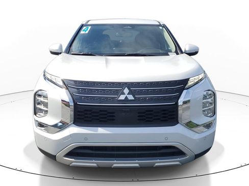 Used 2024 Mitsubishi Outlander SE Black Edition FWD image 2