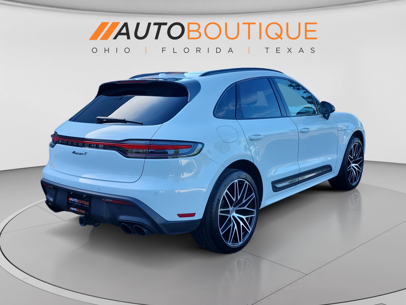 Used 2024 Porsche Macan AWD/4WD image 5