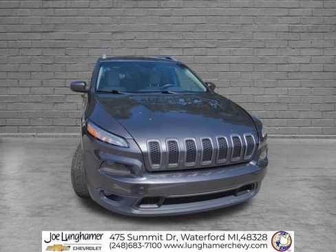Used 2017 Jeep Cherokee Latitude w/ Safety/Convenience Group FWD image 3
