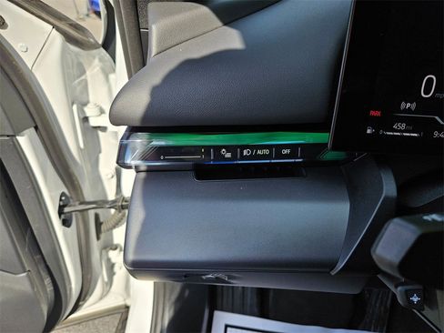 Used 2024 BMW 540i xDrive w/ Premium Package image 17