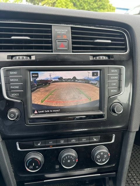 Used 2017 Volkswagen Golf 4-Door FWD image 14