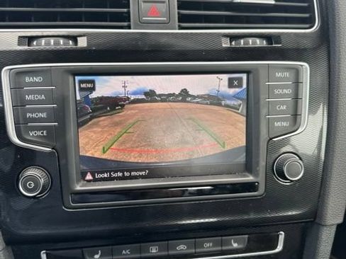 Used 2017 Volkswagen Golf 4-Door FWD image 14