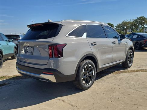 New 2026 Kia Sorento S image 8