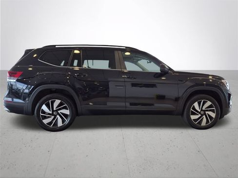 Used 2025 Volkswagen Atlas SE FWD image 6