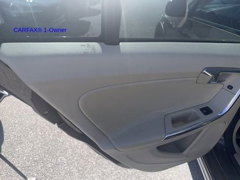 Used 2017 Volvo V60 T5 Cross Country image 15